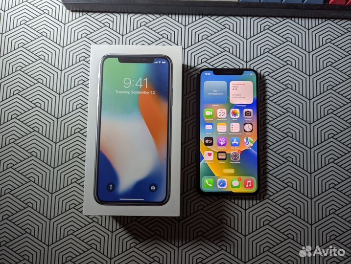 iPhone X, 64 ГБ