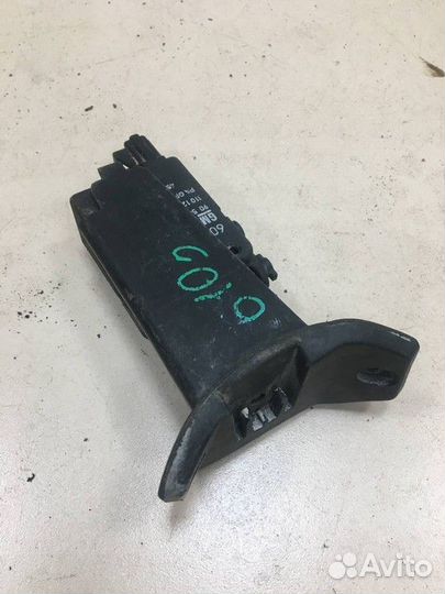 Активатор замка крышки бензобака