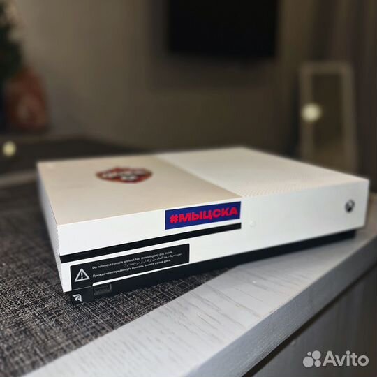 Xbox one s 1tb с двумя геймпадами