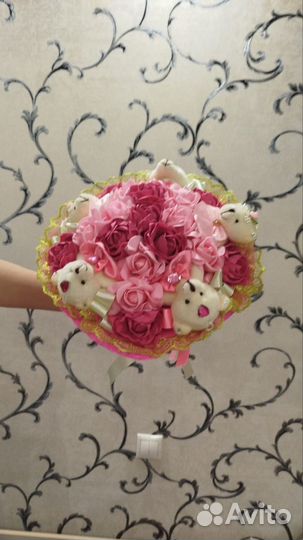 Букет из 5 мишек и роз