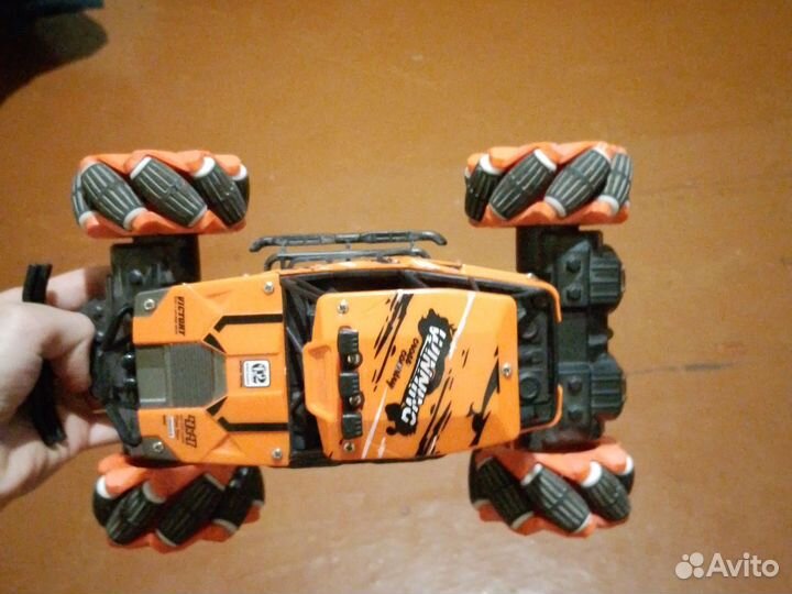 Машинка на радиоуправлении внедорожник