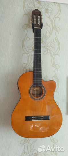 Классическая гитара с подключением