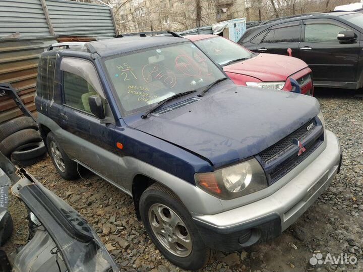 Дверь передняя левая Mitsubishi Pajero Io H66W