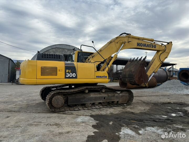 Гусеничный экскаватор Komatsu PC300-8M0, 2015