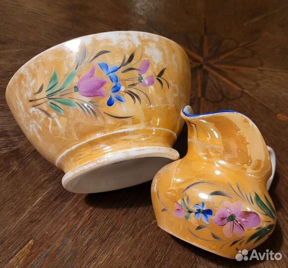 Салатник и молочник Красный фарфорист с.Грузино