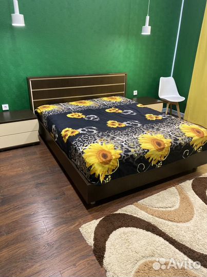Кровать с 2 тумбочками