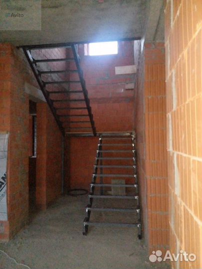 Металлокаркас лестницы