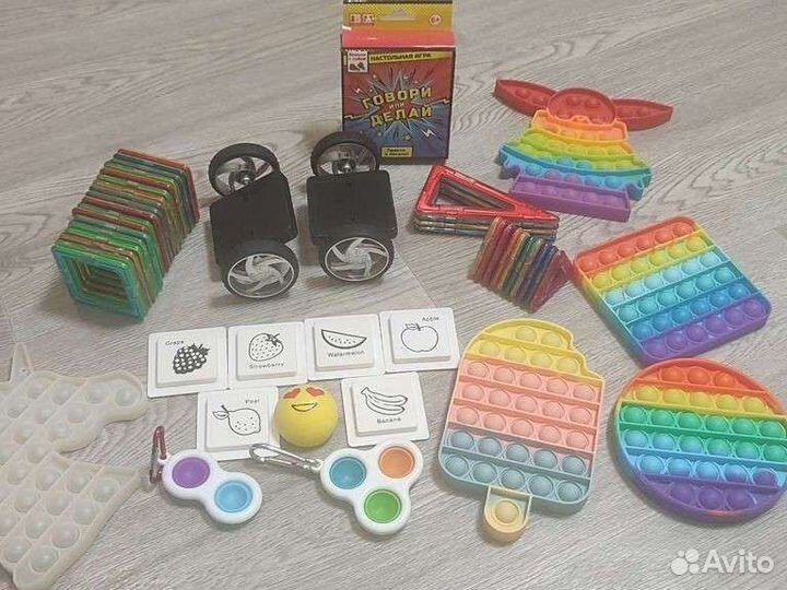 Магнитный конструктор и разные поп ит