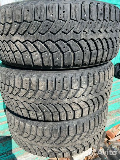 Bridgestone Blizzak Spike-01 215/55 R17