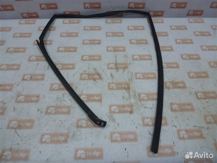 Уплотнительная резинка стекла задняя левая Subaru