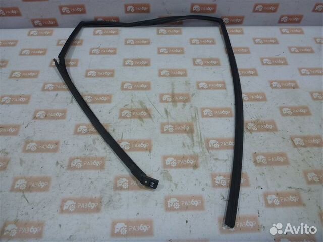 Уплотнительная резинка стекла задняя левая Subaru