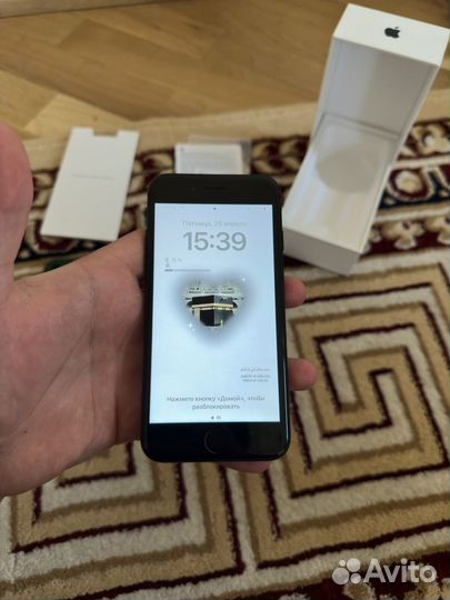 iPhone SE, 64 ГБ