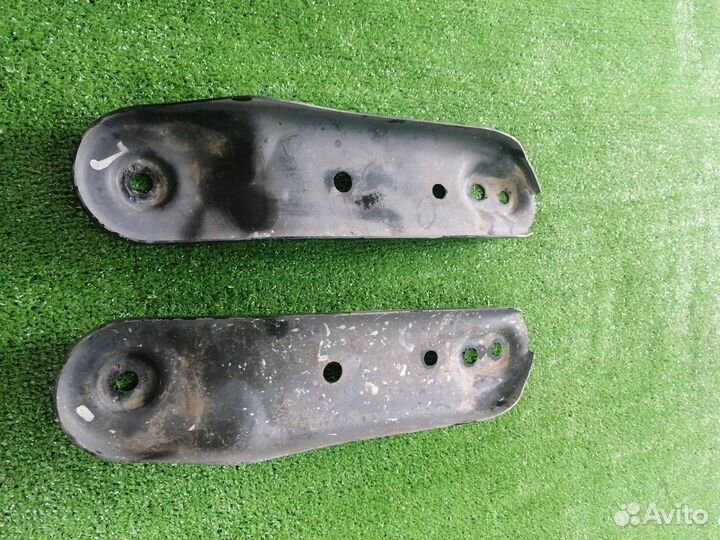 Крепление балки подвески заднее Nissan Teana PJ32