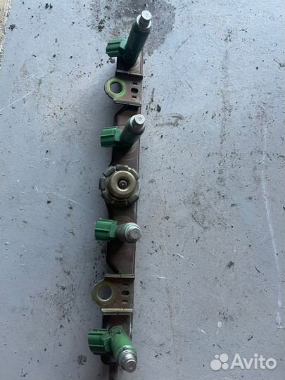 Рампа с форсунками Toyota 1zz-fe