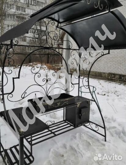 Мангал с крышей