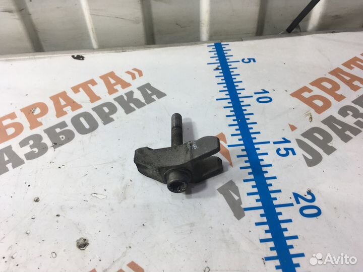 Фольксваген Крафтер кронштейн форсунки