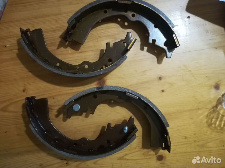 Тормозные колодки задние барабанные на Toyota