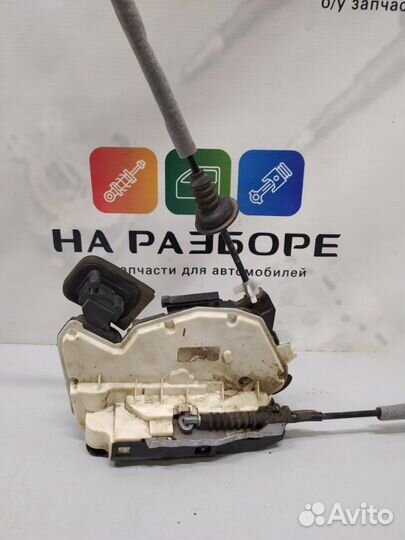 Замок двери задний правый Volkswagen Polo седан