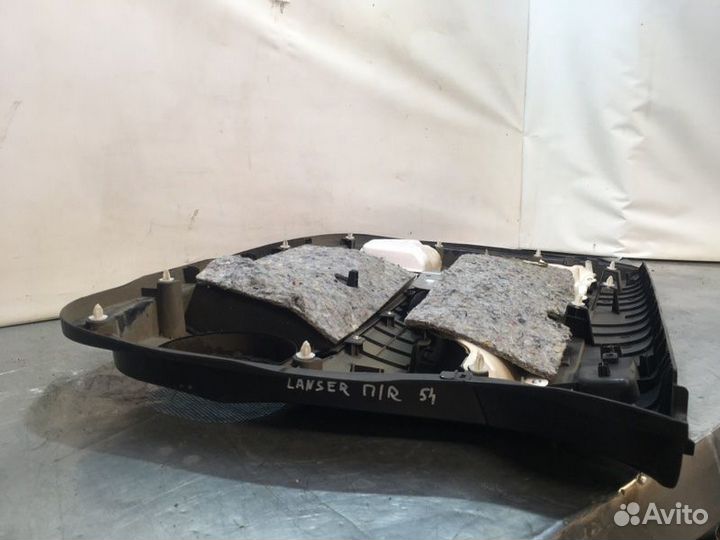 Обшивка двери передняя правая Mitsubishi Lancer 10