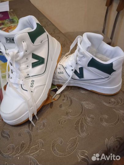 Кроссовки новые
