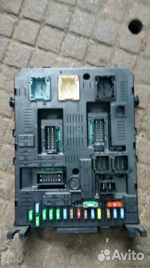 Салонный блок предохранителей Peugeot 308