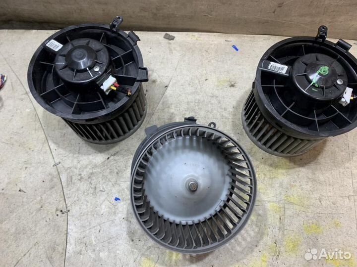 27225JD00A Моторчик отопителя Nissan Qashqai J10
