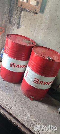 Бензин в бочках