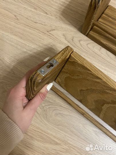 Полка настенная для книг