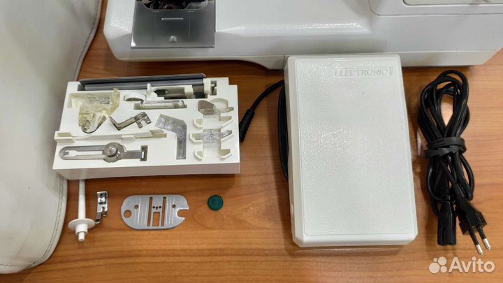 Швейная машина Singer 2001