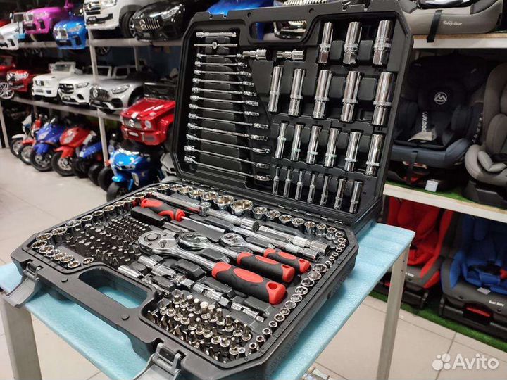 Набор инструментов 218 - 219 предметов