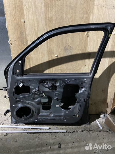 Дверь передняя правая Ford Maverick