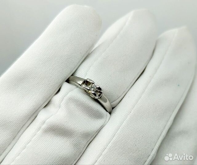 Золотое кольцо с камнем 15,5р