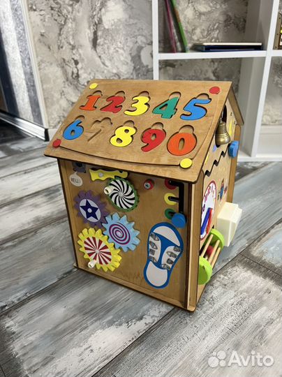 Бизиборд домик