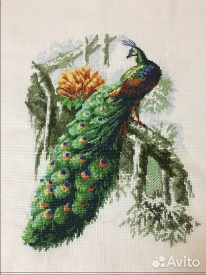 Картина вышитая крестиком Павлин»