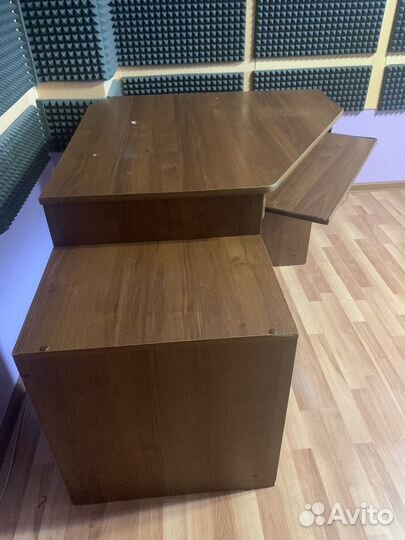 Угловой компьютерный стол