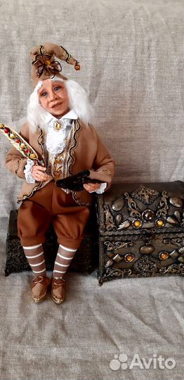 Кукла гном. Ручной работы.с сундуком(торг)