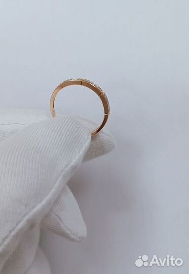 Кольцо с природным камнем Золото