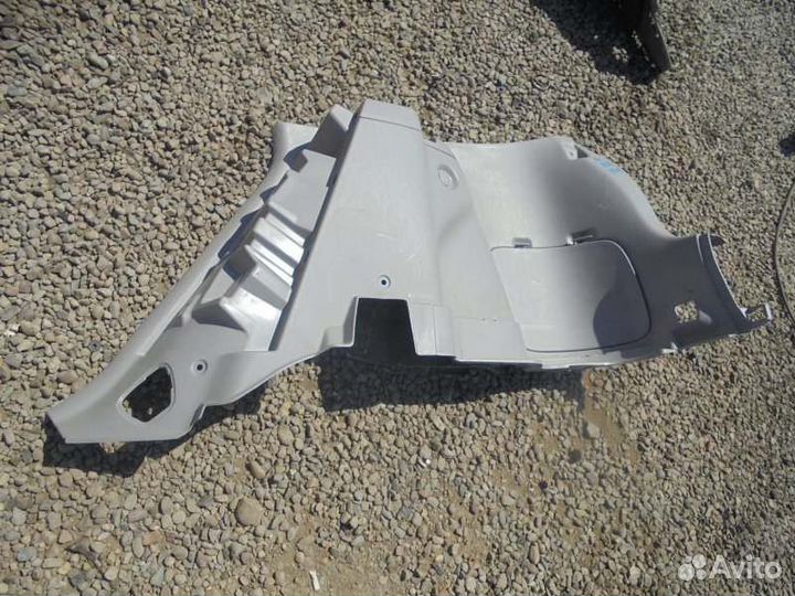 Обшивка багажника правая Toyota Corolla Spacio