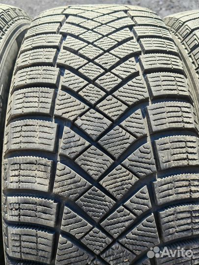 Pirelli Ice Zero FR 215/65 R17 103T