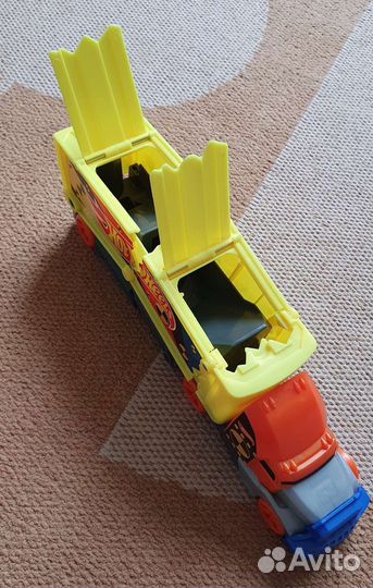 Hot Wheels крушащий грузовик