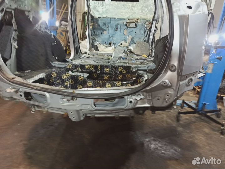 Панель задняя Toyota RAV4 (XA40)