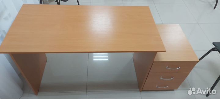 Компьютерный стол с тумбой