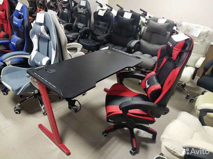 Игровой компьютерный стол с RGB-подсветкой