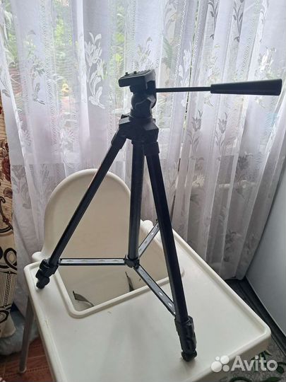 Штатив для видеокамеры