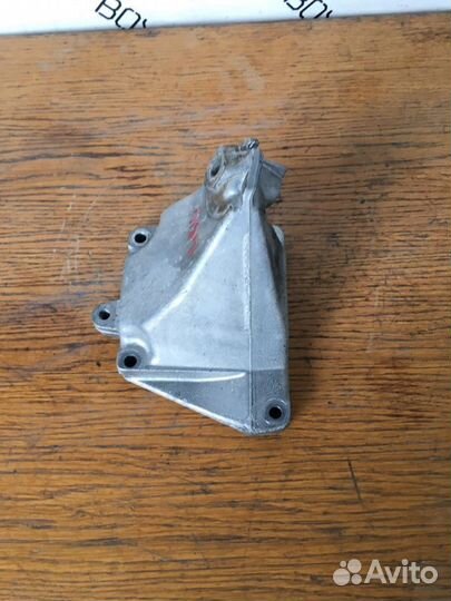 Кронштейн двигателя правый Mercedes E-Class W211