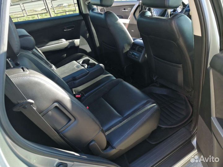 Автомобиль Mazda CX-9, с водителем
