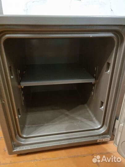 Сейф металлический