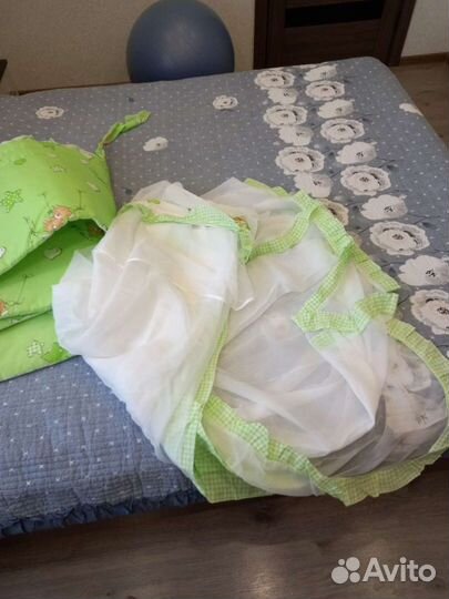 Бортики в детскую кроватку с балдахином