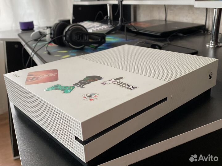 Xbox one s 1tb с играми и дисководом