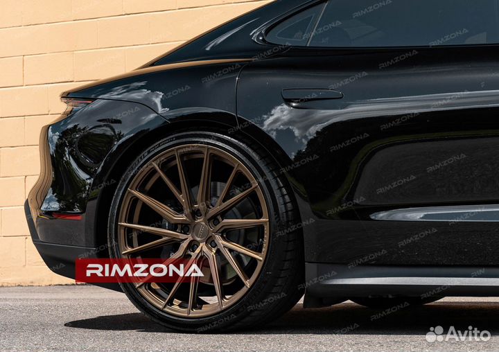 Кованые диски R22 на Porsche Panamera